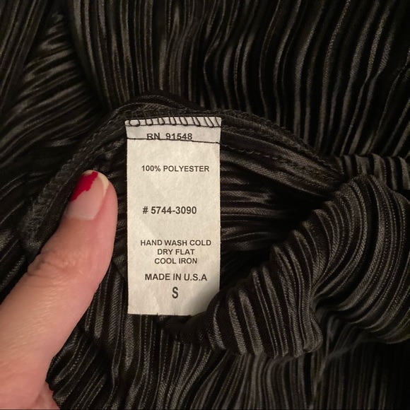 Waverly Grey Black Bell Sleeve Top - Picture 9 of 9